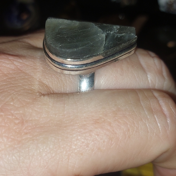 Rough Labradorite Teardrop Ring Size 9.25 - Picture 6 of 7